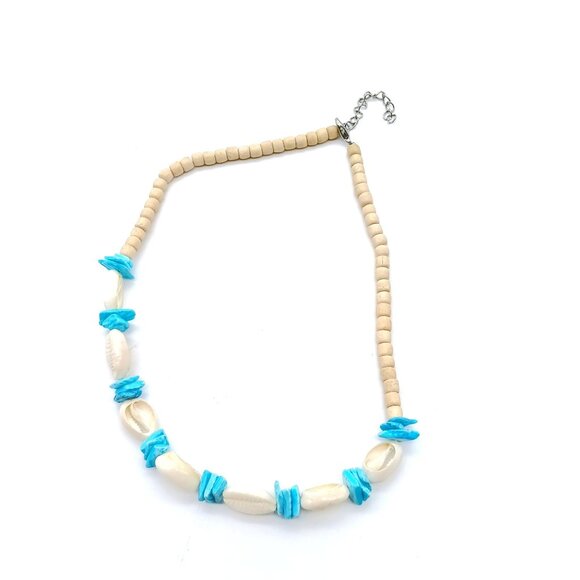 Retro Seashell Choker with White Shell Slices and Dyed Shell Chips in Turquoise - Picture 4 of 4